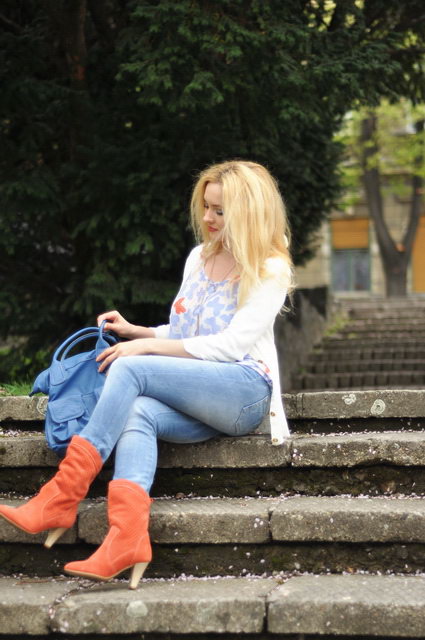 look8M-19