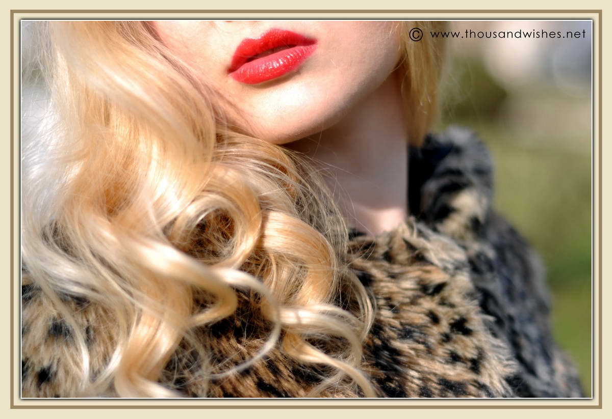06_blonde_red_lips_leopard_coat