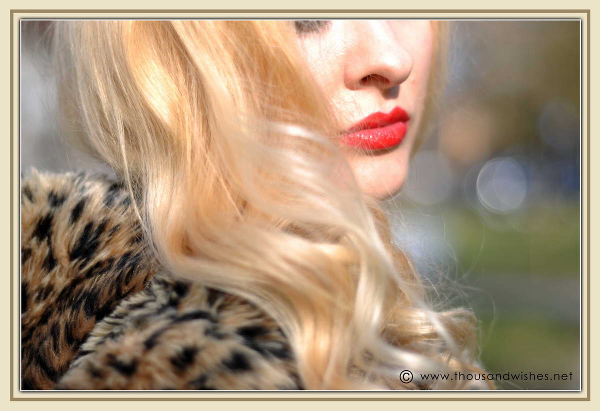 07_blonde_red_lips_leopard_coat