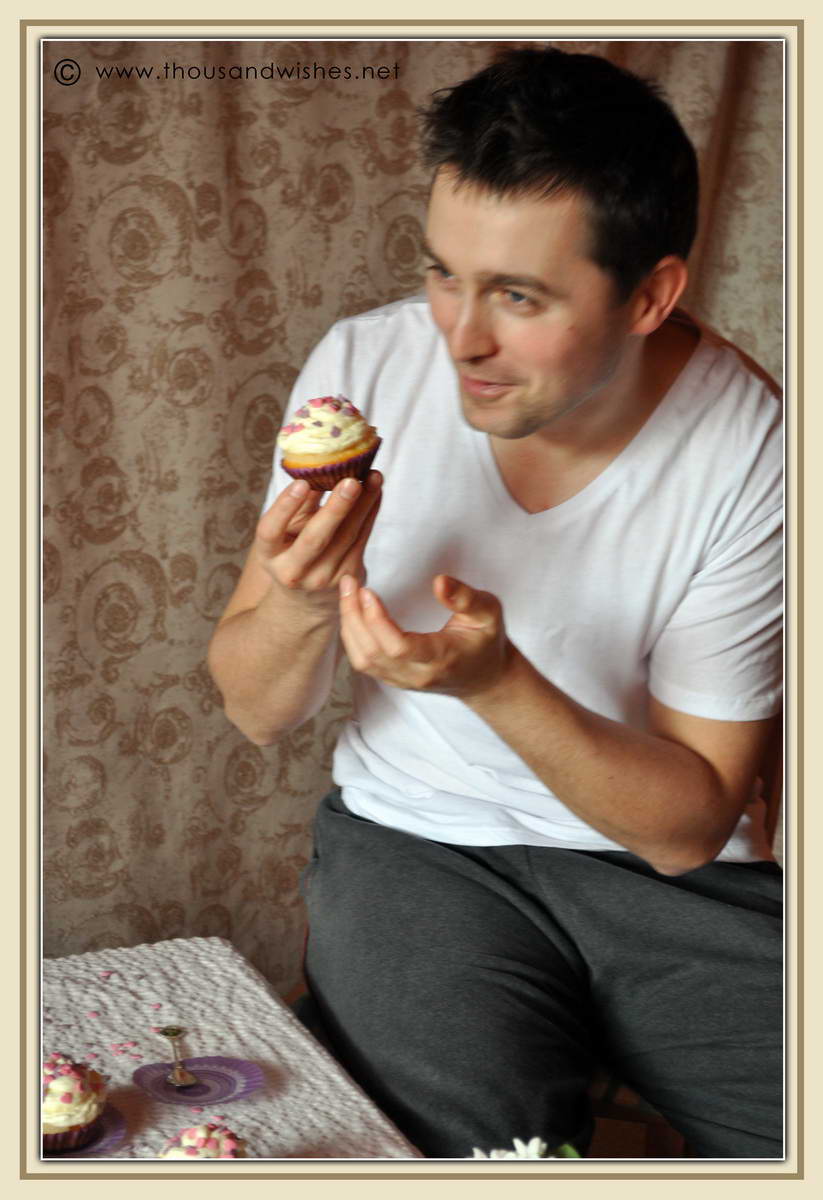 10_spring_pineapple_cheese_frosting_cupcakes